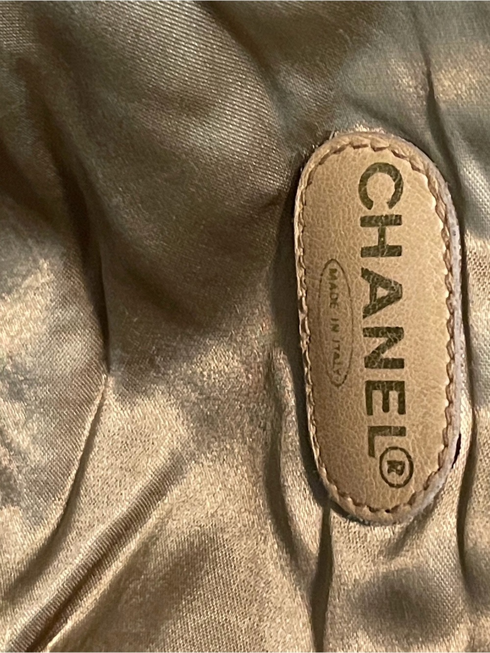 CHANEL Beige Leather Shoulder Bag with Interlocking CC - Picture 12 of 12